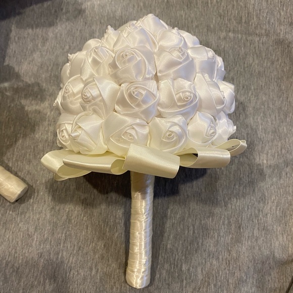 White rose bouquet with ivory accents. - Picture 2 of 5
